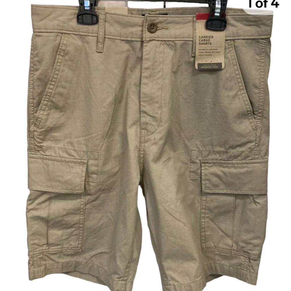 NWT Levi's Men's Carrier Loose-Fit Cargo Shorts Beige Khaki Size 30R